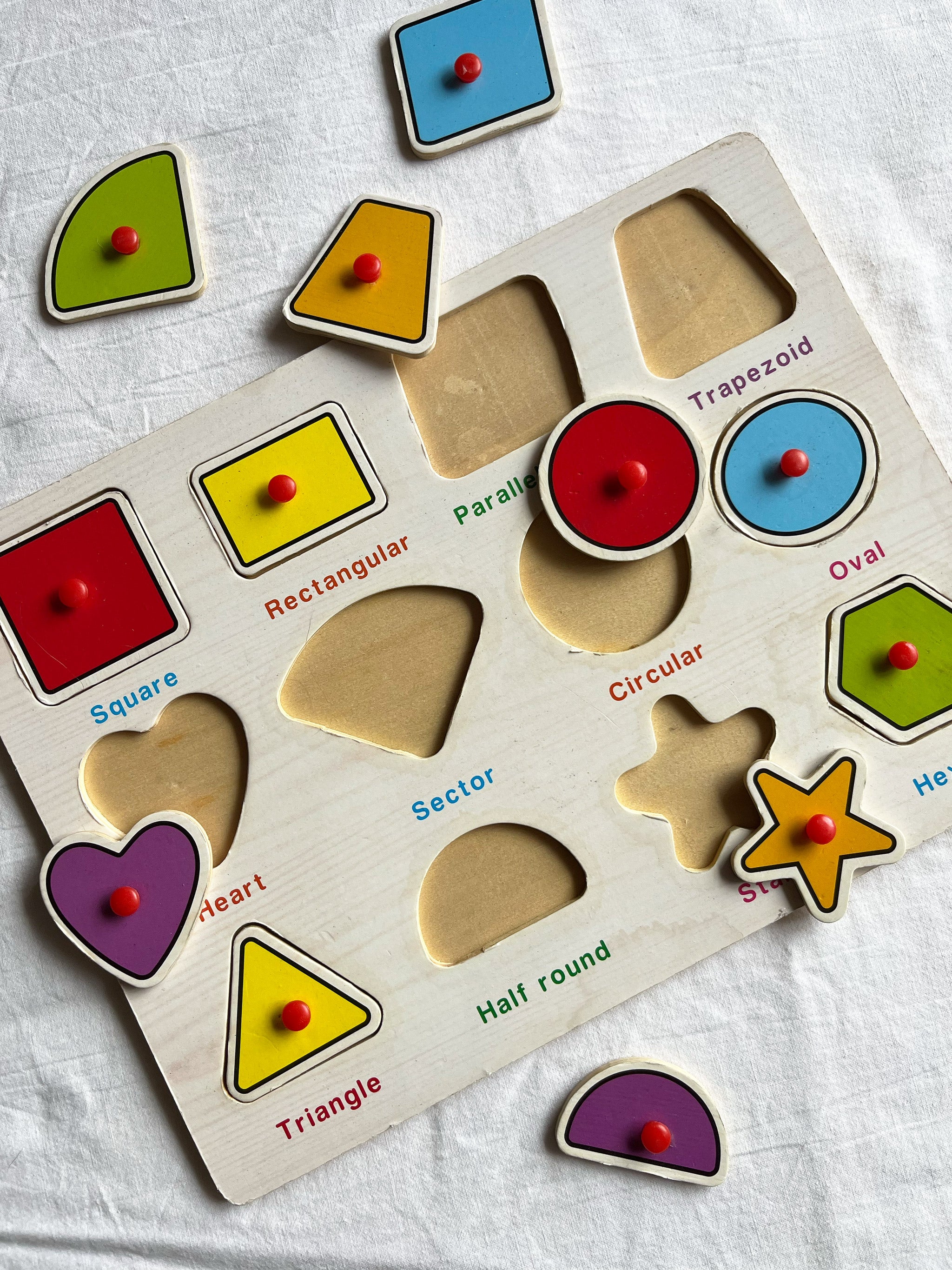 Pre-owned: Wooden Shapes & Colours Puzzle